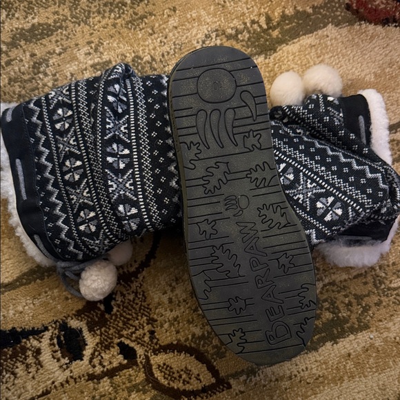 BearPaw Black and White Patterned Winter Boots - Picture 4 of 7